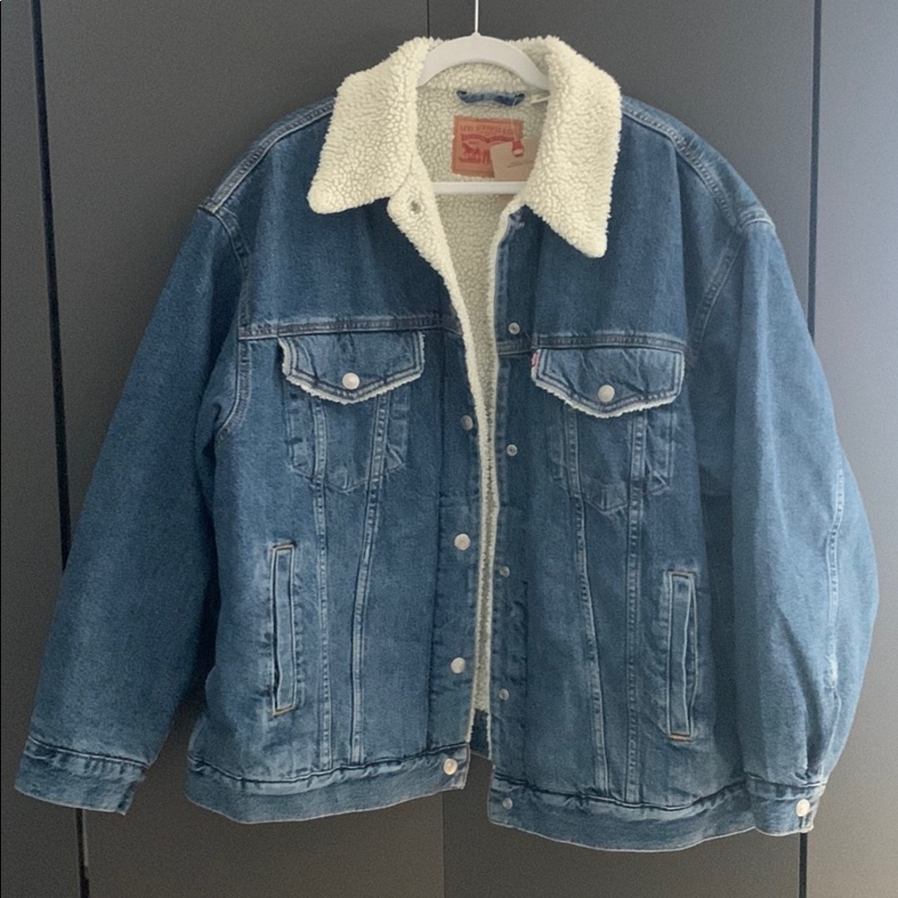 NWT Levi’s Trucker Denim Jacket